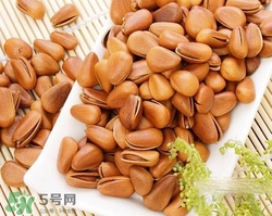 松子和核桃哪個(gè)營養(yǎng)價(jià)值更高？松子和核桃哪個(gè)更容易發(fā)胖？