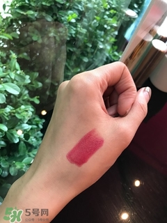 cl黑管口紅和金管有什么區(qū)別？cl黑管和cl金管哪個(gè)好？