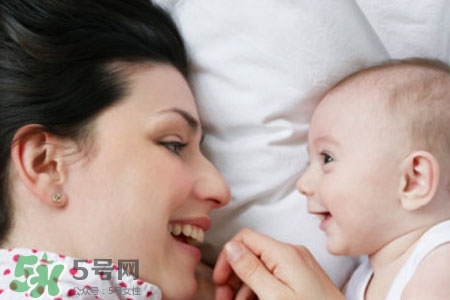 喂母乳乳房會(huì)下垂嗎？喂母乳會(huì)導(dǎo)致胸部下垂嗎？