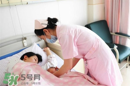 喂母乳為什么會胸部下垂？正確哺乳不會導(dǎo)致胸部下垂