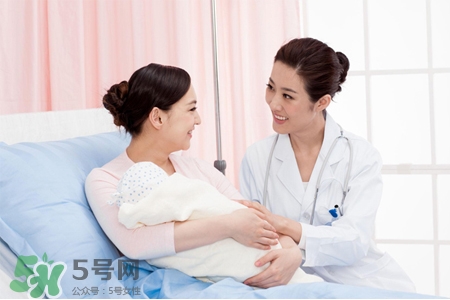 喂母乳為什么會胸部下垂？正確哺乳不會導(dǎo)致胸部下垂