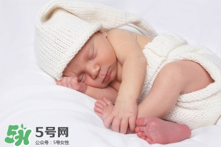 產(chǎn)后胸部下垂什么原因？產(chǎn)后胸部下垂怎么辦？