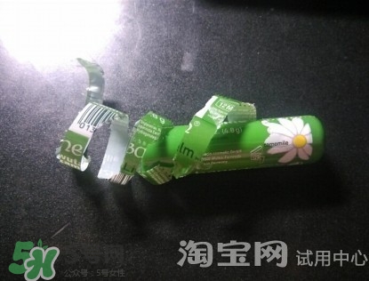 小甘菊唇膏小孩能用嗎？herbacin賀本清小甘菊唇膏小孩可以用嗎？