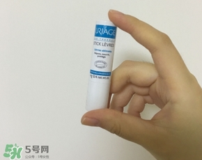 依泉和dhc唇膏哪個(gè)好？依泉唇膏和dhc唇膏哪個(gè)好？