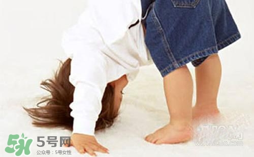 寶寶喜歡撞頭是怎么回事？寶寶喜歡撞頭怎么辦？