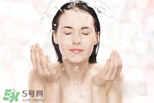 封閉性粉刺用什么洗臉？封閉性粉刺怎么洗臉？