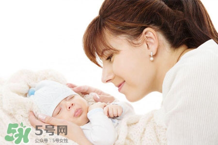寶寶發(fā)燒怎么物理降溫？6種物理降溫方法最有效