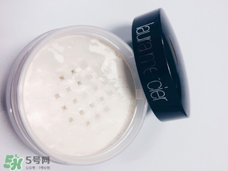 laura羅拉散粉和紀(jì)梵希散粉哪個(gè)好？羅拉和紀(jì)梵希散粉對(duì)比