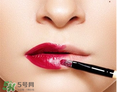唇彩保質(zhì)期一般是多久？唇彩過期了還能用嗎？
