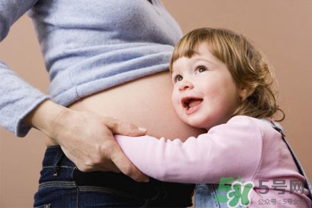 母乳和奶粉混合喂養(yǎng)好嗎？母乳和奶粉可以混在一起吃嗎？