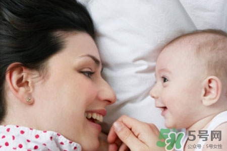 母乳和奶粉混合喂養(yǎng)好嗎？母乳和奶粉可以混在一起吃嗎？