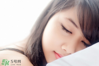乳腺增生和乳腺結(jié)節(jié)的區(qū)別？乳腺增生和乳腺結(jié)節(jié)哪個(gè)嚴(yán)重