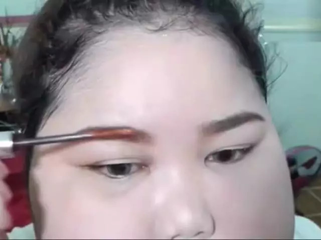 臉胖怎么化妝好看？臉大怎么化妝好看