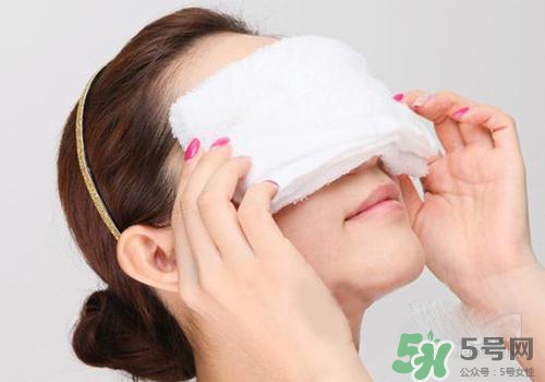 眼皮跳是冷敷還是熱敷？眼皮跳怎么辦？