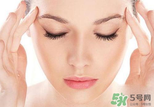 眼皮跳是冷敷還是熱敷？眼皮跳怎么辦？