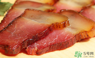 腌咸肉一斤肉放多少鹽？腌咸肉一斤肉放鹽比例