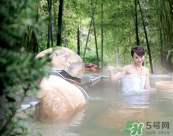 泡溫泉后要洗澡嗎？泡完溫泉后多久可以洗澡？