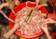 灌香腸的腸衣是什么？香腸的腸衣是什么做的？