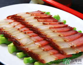 腌肉發(fā)霉了還能吃嗎？腌肉長(zhǎng)霉怎么辦？