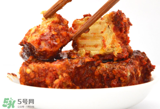 霉豆腐發(fā)黑還能吃嗎？霉豆腐長(zhǎng)黑點(diǎn)還能吃嗎？