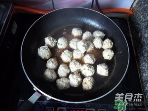肉丸子可以用面粉嗎？肉丸子用什么粉？