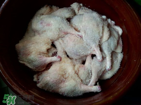 腌鴨腿放多少鹽？腌鴨腿要多少鹽一斤？