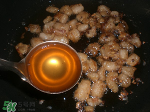 熬豬油為什么要加水？熬豬油水放多了怎么辦？