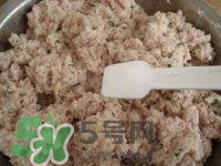 做藕丸子要放多少鹽？一斤藕做藕圓子放多少鹽合適？