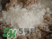 做藕丸子要放多少鹽？一斤藕做藕圓子放多少鹽合適？