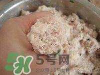做藕丸子要放多少鹽？一斤藕做藕圓子放多少鹽合適？