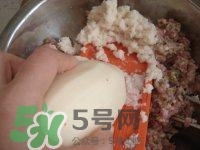 做藕丸子要放多少鹽？一斤藕做藕圓子放多少鹽合適？