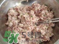 做藕丸子要放多少鹽？一斤藕做藕圓子放多少鹽合適？