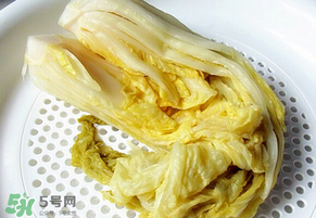 腌酸菜放多少鹽？腌酸菜放鹽比例