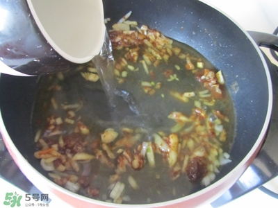 一斤魚(yú)可以做多少魚(yú)丸？一斤魚(yú)可以做幾個(gè)魚(yú)丸？