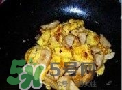 魚(yú)丸和雞蛋可以一起吃嗎？魚(yú)丸和雞蛋能不能同時(shí)吃？