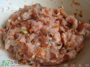 一斤糯米可以做多少個糯米丸子？一斤糯米可以做多少糯米圓子？