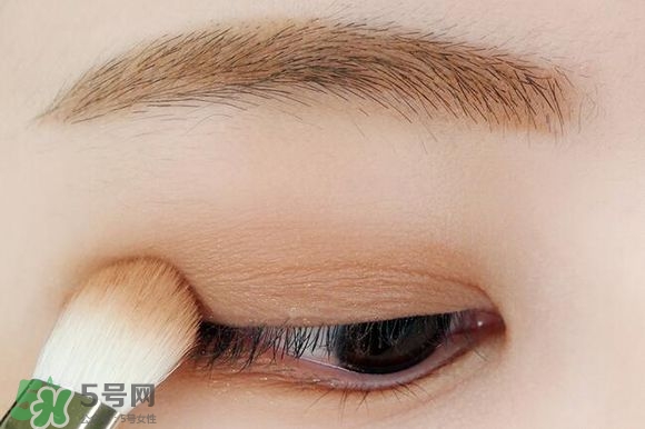 李圣經(jīng)妝容怎么化？李圣經(jīng)仿妝教程