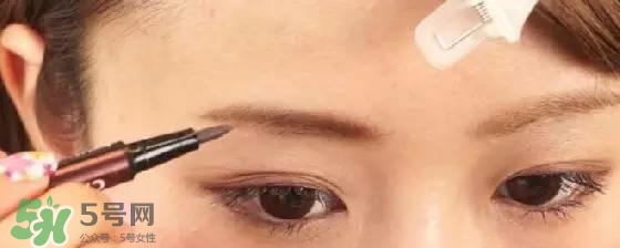 液體眉筆怎么用？液體眉筆使用方法