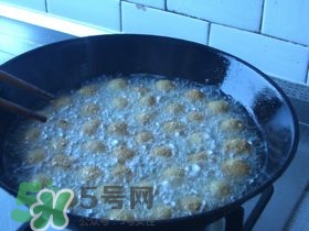 豆腐丸子散了怎么辦？豆腐丸子怎么做不散？
