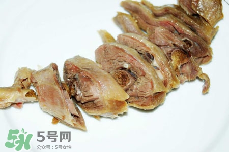 腌鴨肉放多少鹽合適？腌一斤臘鴨要給多少鹽？