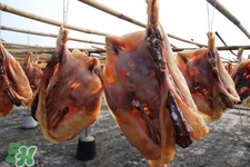腌鴨肉放多少鹽合適？腌一斤臘鴨要給多少鹽？