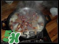 臘豬腳燉什么好吃？臘豬蹄燉什么好吃？