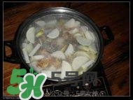 臘豬腳燉什么好吃？臘豬蹄燉什么好吃？