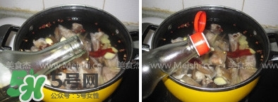 臘豬腳燉什么好吃？臘豬蹄燉什么好吃？