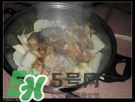 臘豬腳燉什么好吃？臘豬蹄燉什么好吃？