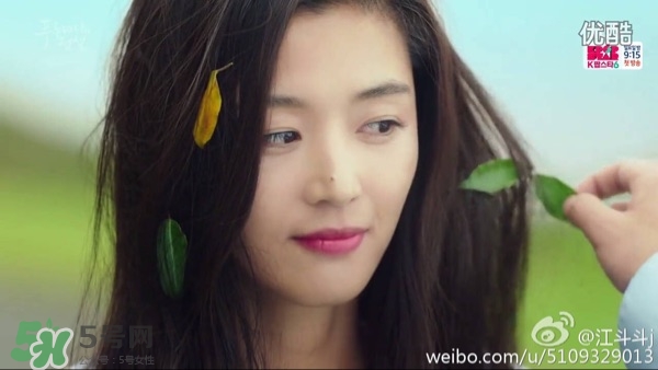 李溪芮的口紅什么顏色？李溪芮口紅色號試色