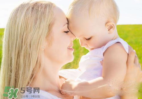寶寶半歲添加什么輔食？寶寶半歲吃什么？