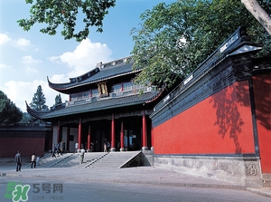 杭州春節(jié)穿什么衣服？過(guò)年春節(jié)去杭州穿什么？