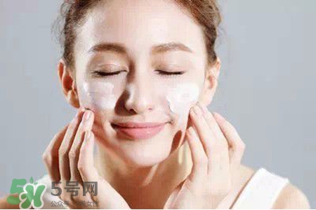 用完卸妝膏還要用洗面奶嗎？用完卸妝膏后需要用洗面奶嗎？