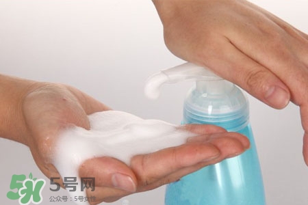 洗衣服能用洗手液嗎？洗手液可以洗衣服嗎？